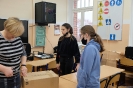 Rozpakowanie sprzętu do zajęć z robotyki w dniu 21 XII 2020 w ramach projektu unijnego 