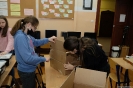 Rozpakowanie sprzętu do zajęć z robotyki w dniu 21 XII 2020 w ramach projektu unijnego 